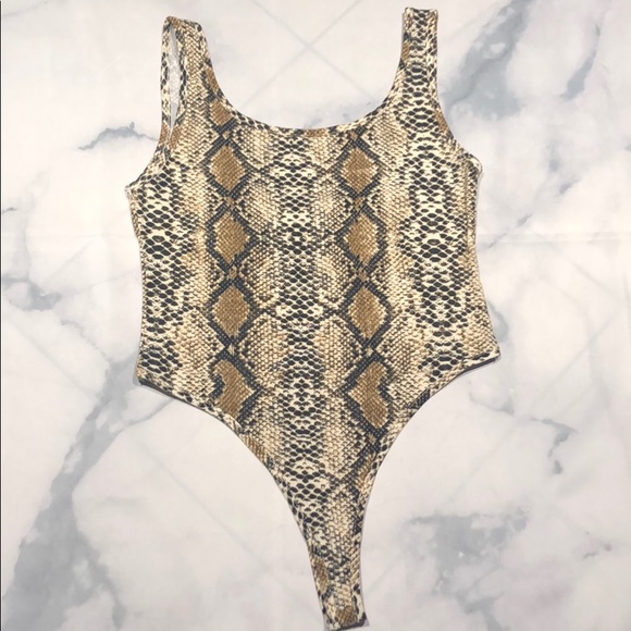 ❌❌SOLD OUT❌❌ Snake Print Bodysuit - Picture 3 of 5